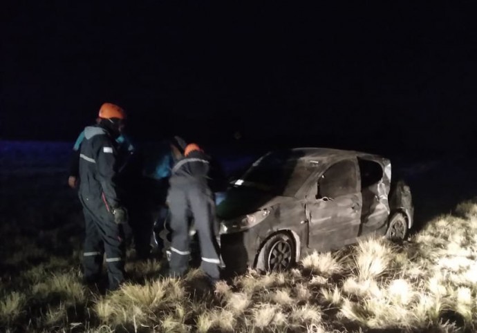 Despiste y vuelco de un automóvil que circulaba por Ruta 5