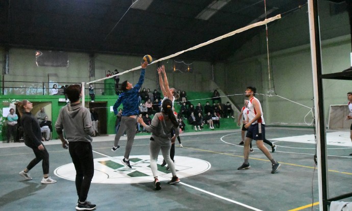 Comenzaron los cuartos de final del Torneo de Voley Mixto