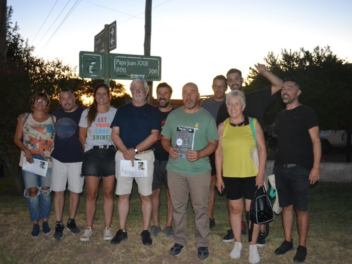 Carrera continúa recorriendo la ciudad para dialogar con los vecinos 