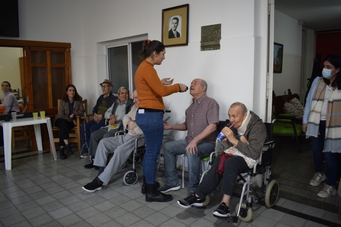 Nueva jornada de “Una tarde con los abuelos” en el Hogar Municipal 