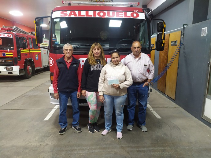 Bomberos Voluntarios entregó premios de su rifa