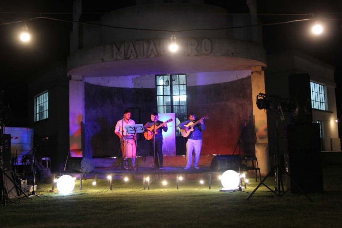 En una fría noche, se realizó la peña en el ex Matadero Municipal