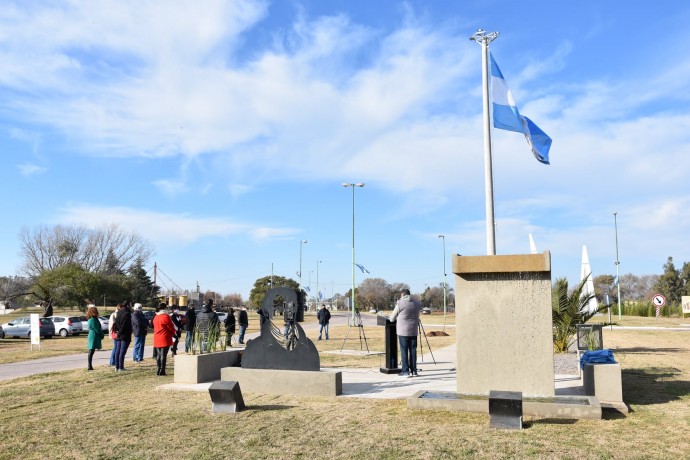 Acto en el monumento al General Belgrano por el Día de la bandera