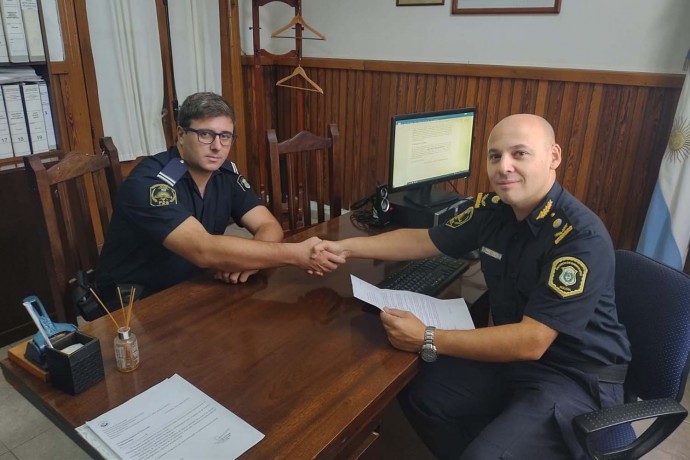 Agentes de policía salvaron una vida con la Maniobra de Heimlich