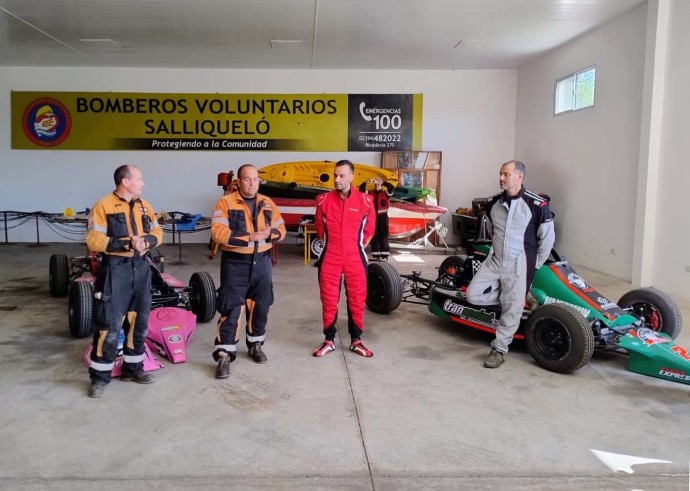 Bomberos se capacitaron sobre rescate en vehículos de competencia