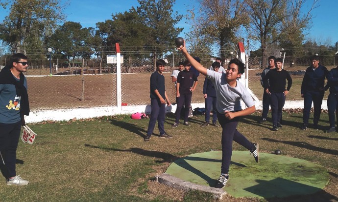 Torneo de atletismo en el Complejo Polideportivo