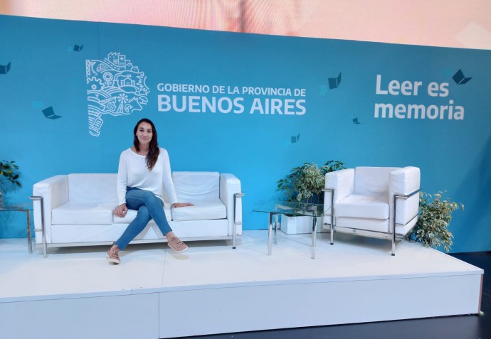 La Directora de Cultura visitó la Feria Internacional del Libro