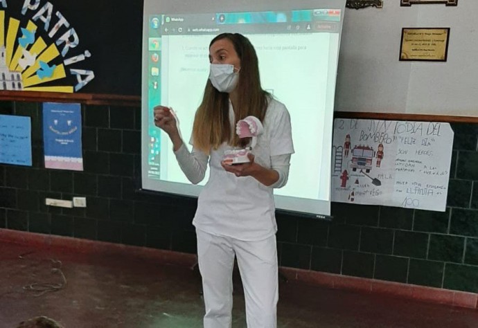 Charla sobre cuidados odontológicos en la Escuela Primaria 6