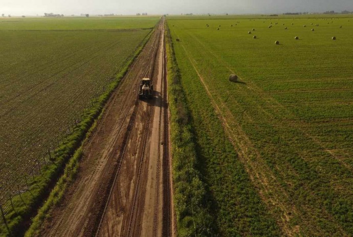 Continúan los trabajos de arreglo y mantenimiento de caminos rurales