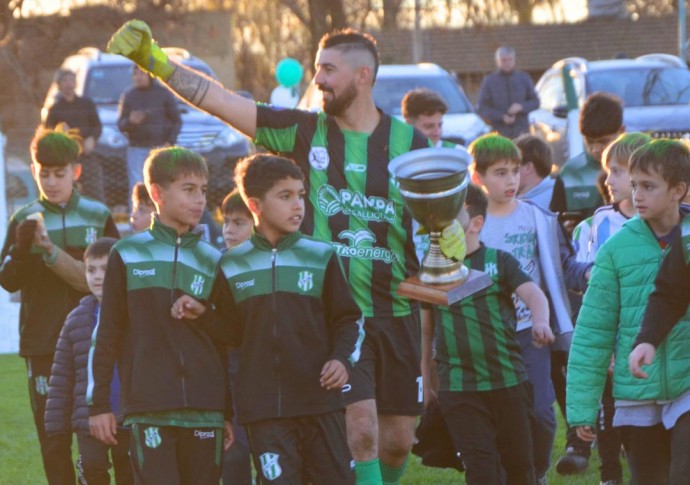 Jorge Newbery estrena en Casbas su nuevo título de Campeón