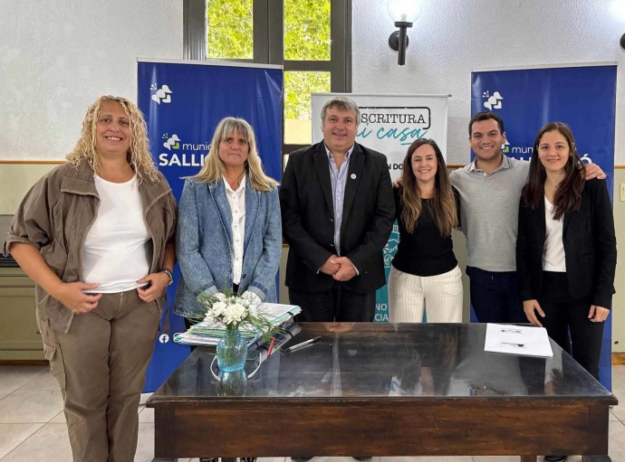 Más de treinta familias firmaron la escritura de su vivienda 