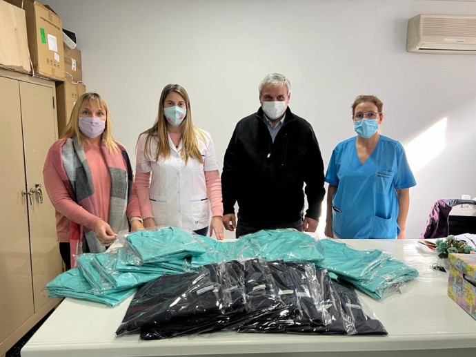 Entrega de indumentaria a trabajadores del Hospital Municipal