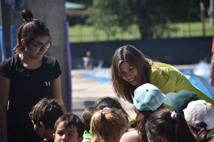 La intendenta Gambier visitó el complejo de piletas