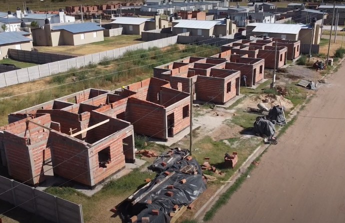 Avanza la construcción de 18 viviendas en Pellegrini