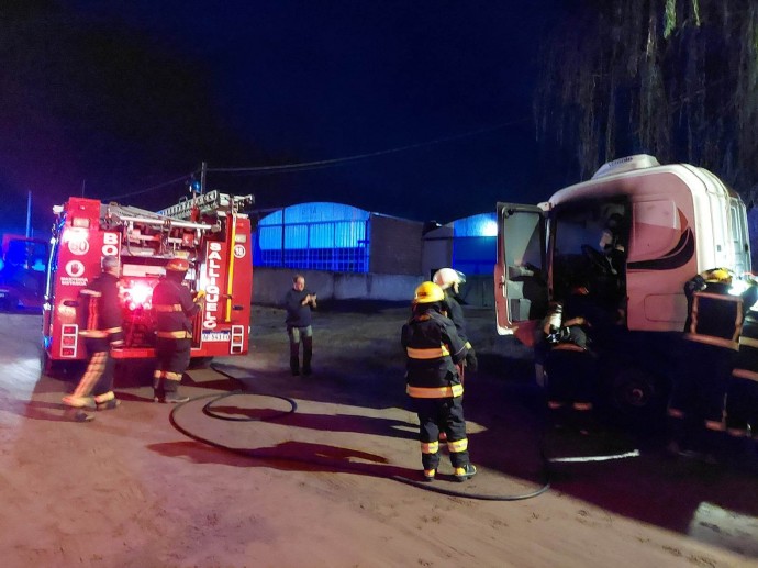 Se produjo un incendio en la cabina de un camión