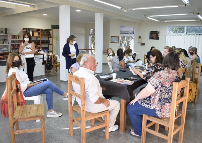 Café literario en la Biblioteca Bartolomé Mitre