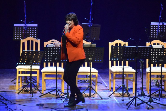 Noche de tango en el teatro de la Sociedad Italiana de Pellegrini