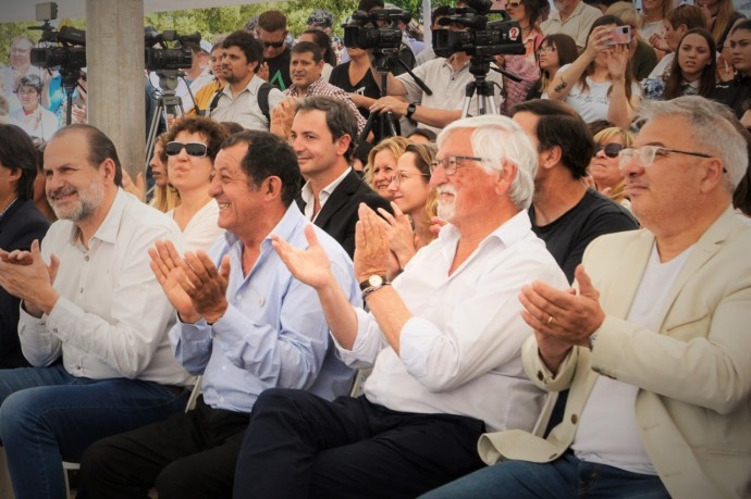 Carrera participó de la inauguración de una escuela en Coronel Suárez