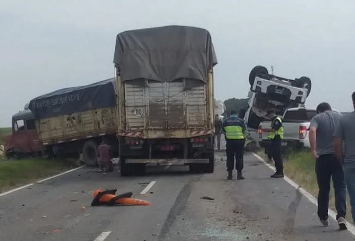 Vuelco y choque en cadena en la Ruta 33