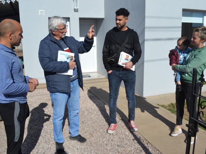 Carrera continúa recorriendo el Barrio Yani