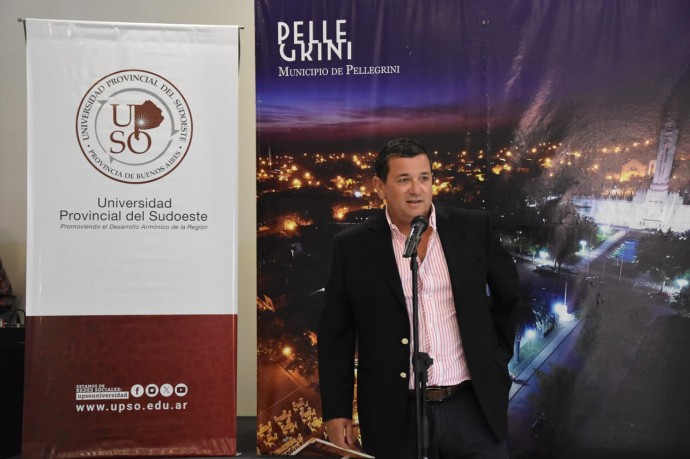 Acto de colación de la UPSO en el Centro Educativo y Tecnológico 