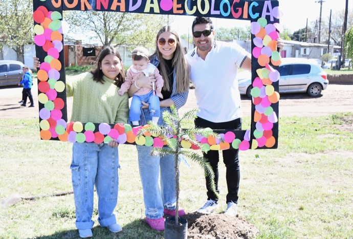 Gran participación en la jornada “Nace un niño, nace un árbol”