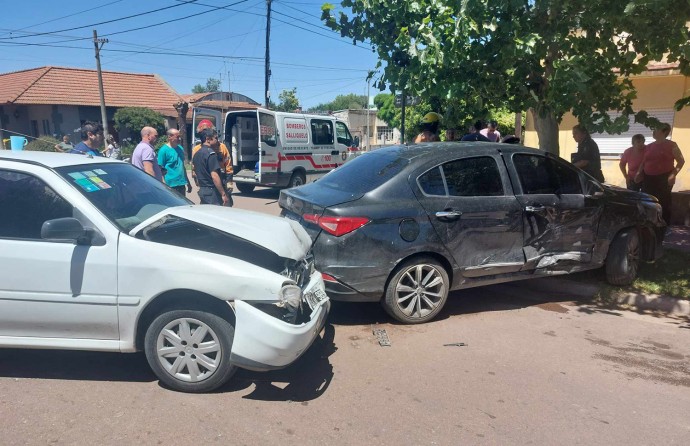 Fuerte accidente en la esquina de Pellegrini y 27 de Octubre