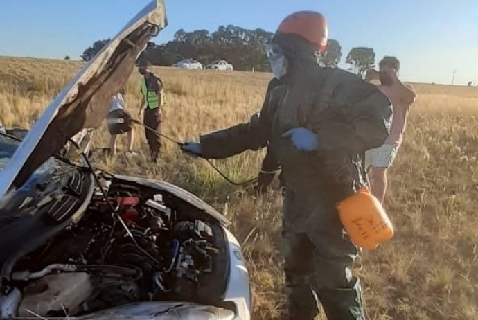 Incendio de monte y vuelco sobre Ruta Nacional N° 5