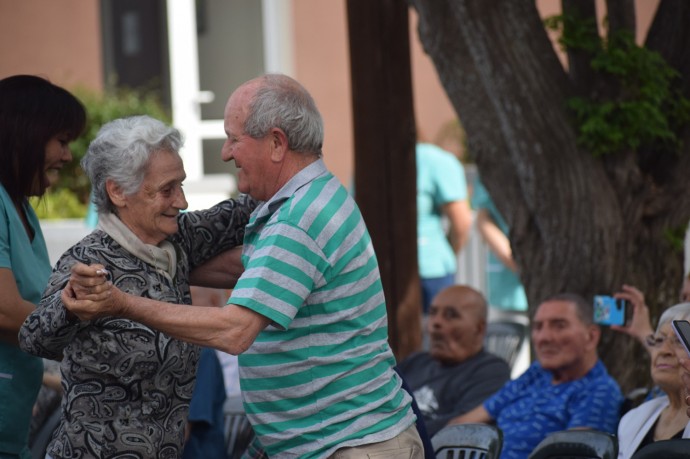 El Hogar Municipal “Atilio Scarpetta” celebró la llegada de la primavera