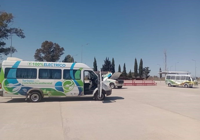Bomberos asistieron a capacitación sobre vehículos híbridos y eléctricos