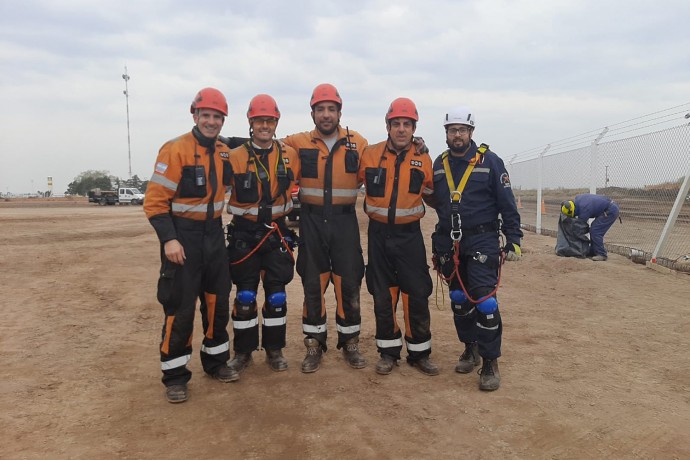 Bomberos Voluntarios realizaron un simulacro en la Planta Compresora
