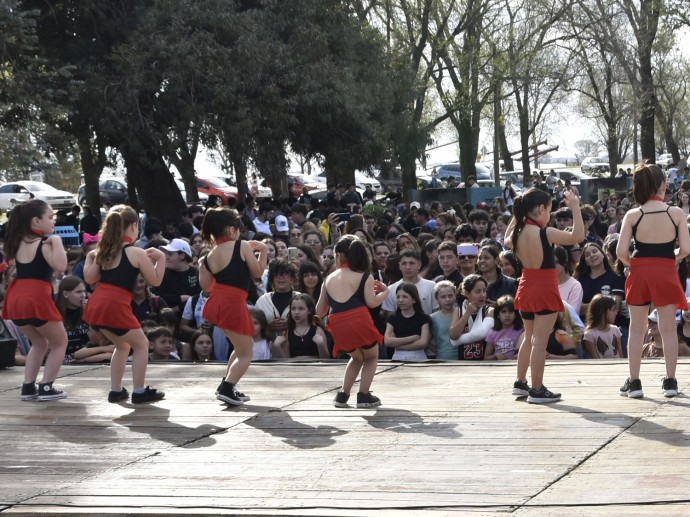 Festejos por el Día de la Primavera y del Estudiante