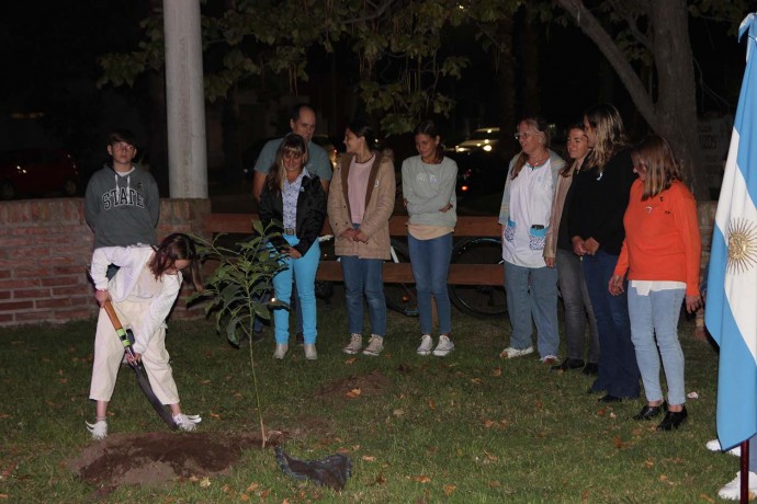 Nueva instalación conmemorativa de Malvinas en la Unidad Académica 