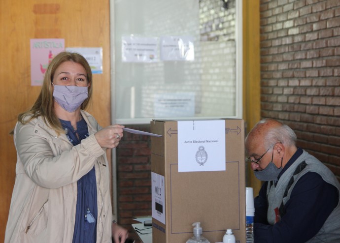 Votó Laura Martinengo en la Unidad Académica 