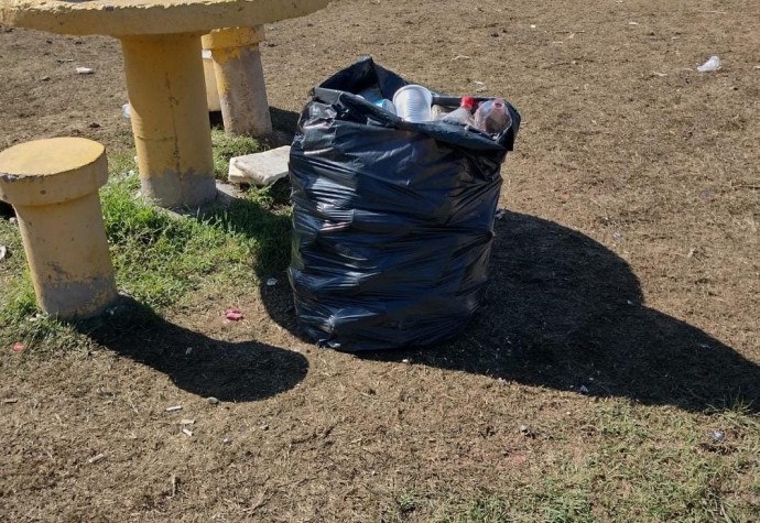 Centenares festejaron Navidad en el Paseo del Lago y luego lo limpiaron