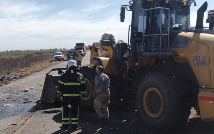 Volcó un camión con carga de placas de vidrio en la Ruta 85