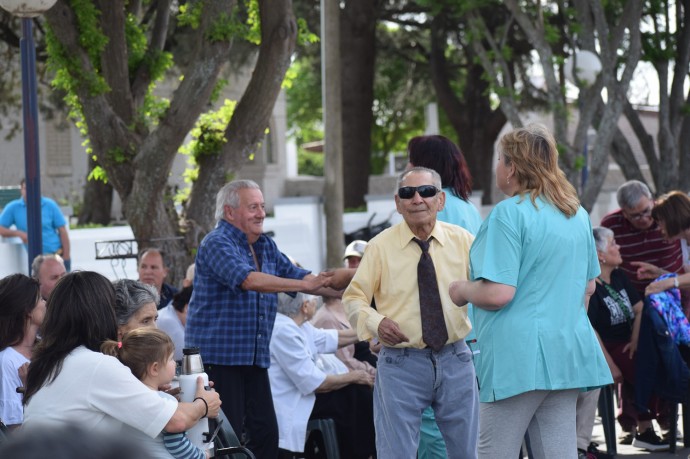 El Hogar Municipal “Atilio Scarpetta” celebró la llegada de la primavera