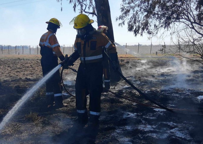 Denuncian que continúan los incendios de banquina intencionales