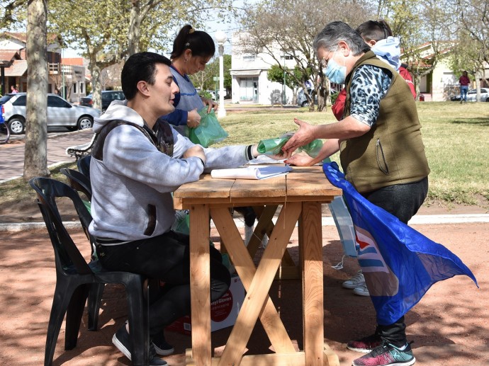 Se realizó la entrega de semillas de estación primavera-verano 