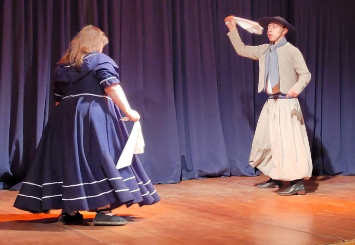 Laura Salvadori y José Vía clasificaron en Danzas Folklóricas PCD