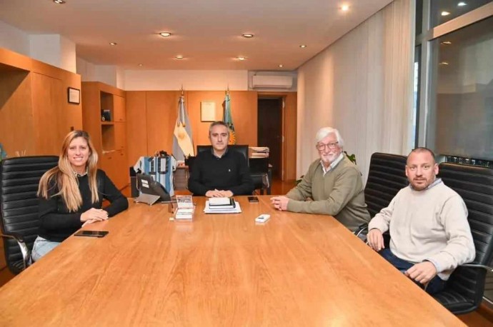 Jorge Carrera visitó ministerios del gobierno provincial