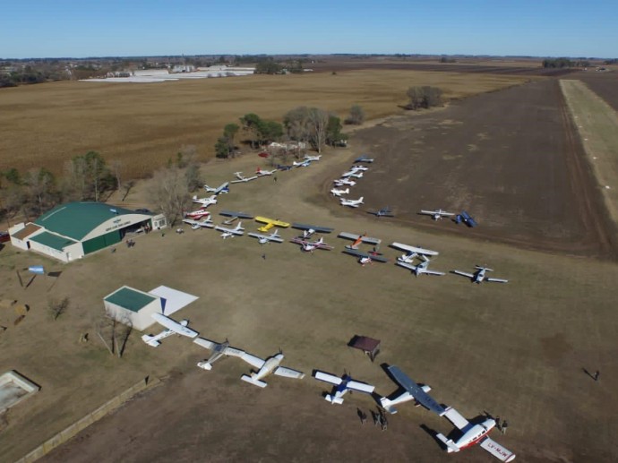 Almuerzo y actividades en el Aero Club de Tres Lomas 