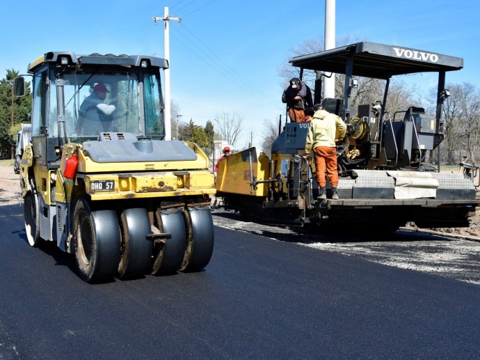 Realizan repavimentación en la zona del embarcadero