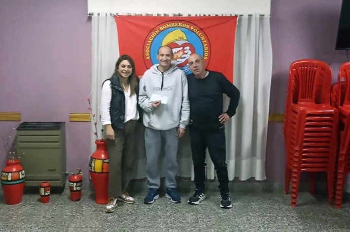 Bomberos Voluntarios entregó premios de su rifa