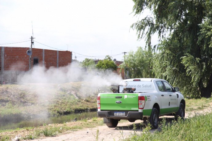 Tareas de fumigación contra mosquitos en Salliqueló y Quenumá