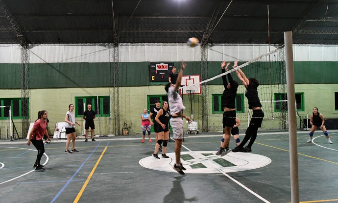 Se disputó la primera fecha del Torneo de Vóley Mixto