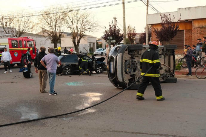 Vuelco en pleno centro de la ciudad de Salliqueló