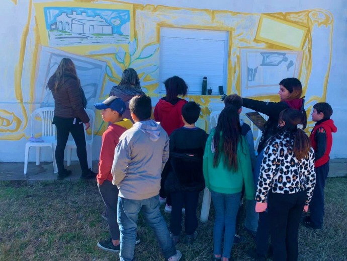 Se pintó un mural alusivo al Aniversario de Ingeniero Thompson