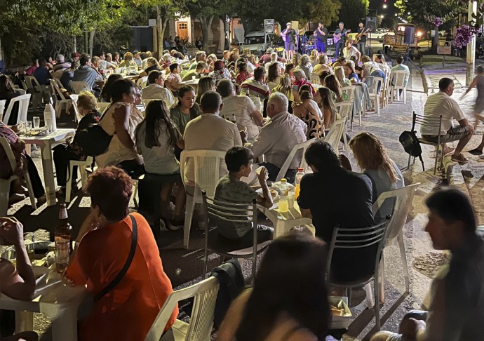 Atlético Argentino y Los Biguá recibieron a “La Noche de los Bares”