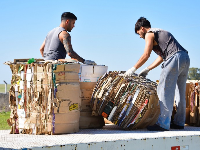 Tres Lomas realizó su primera venta de material reciclado